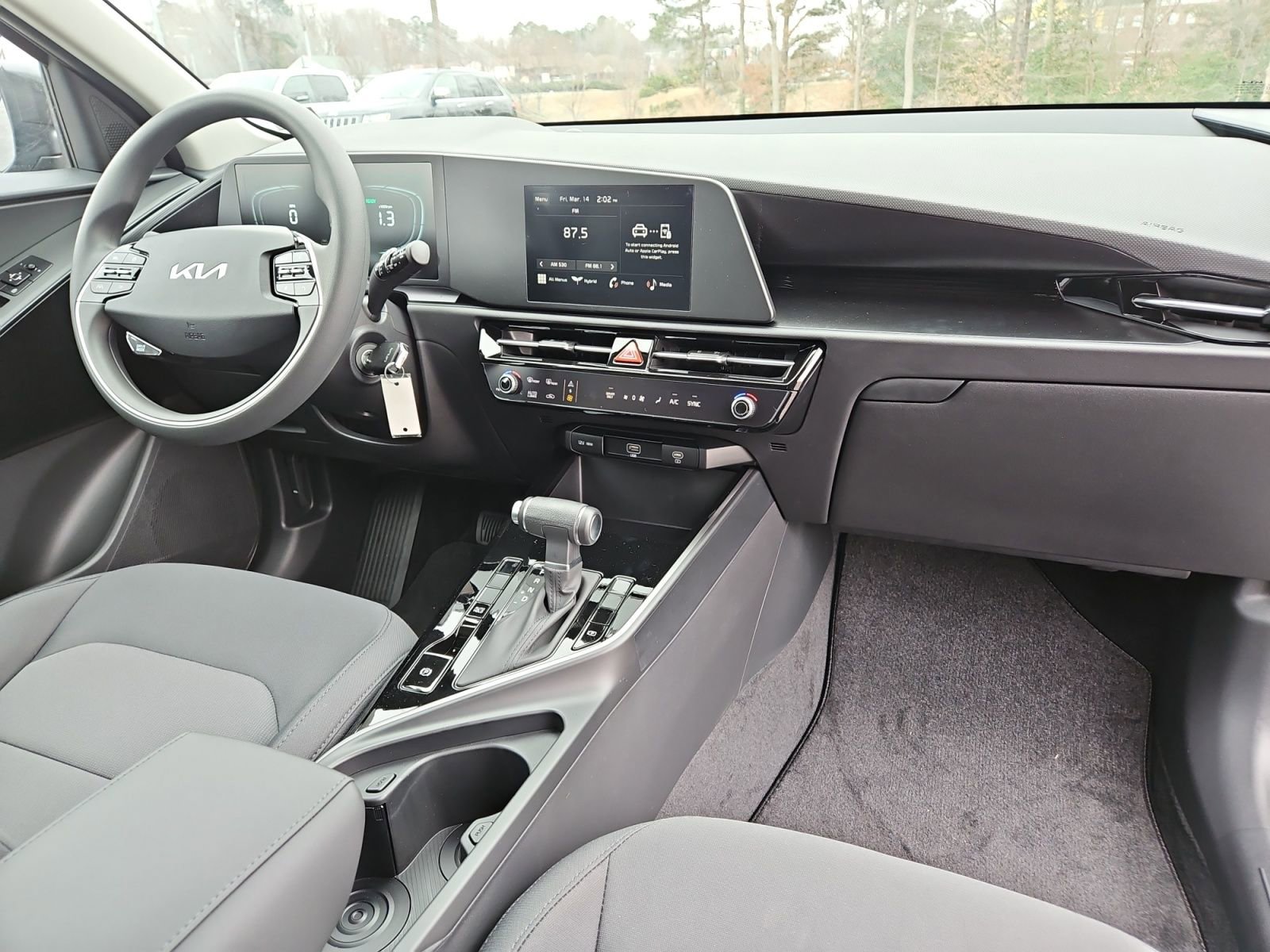 Used 2025 Kia Niro LX image 16