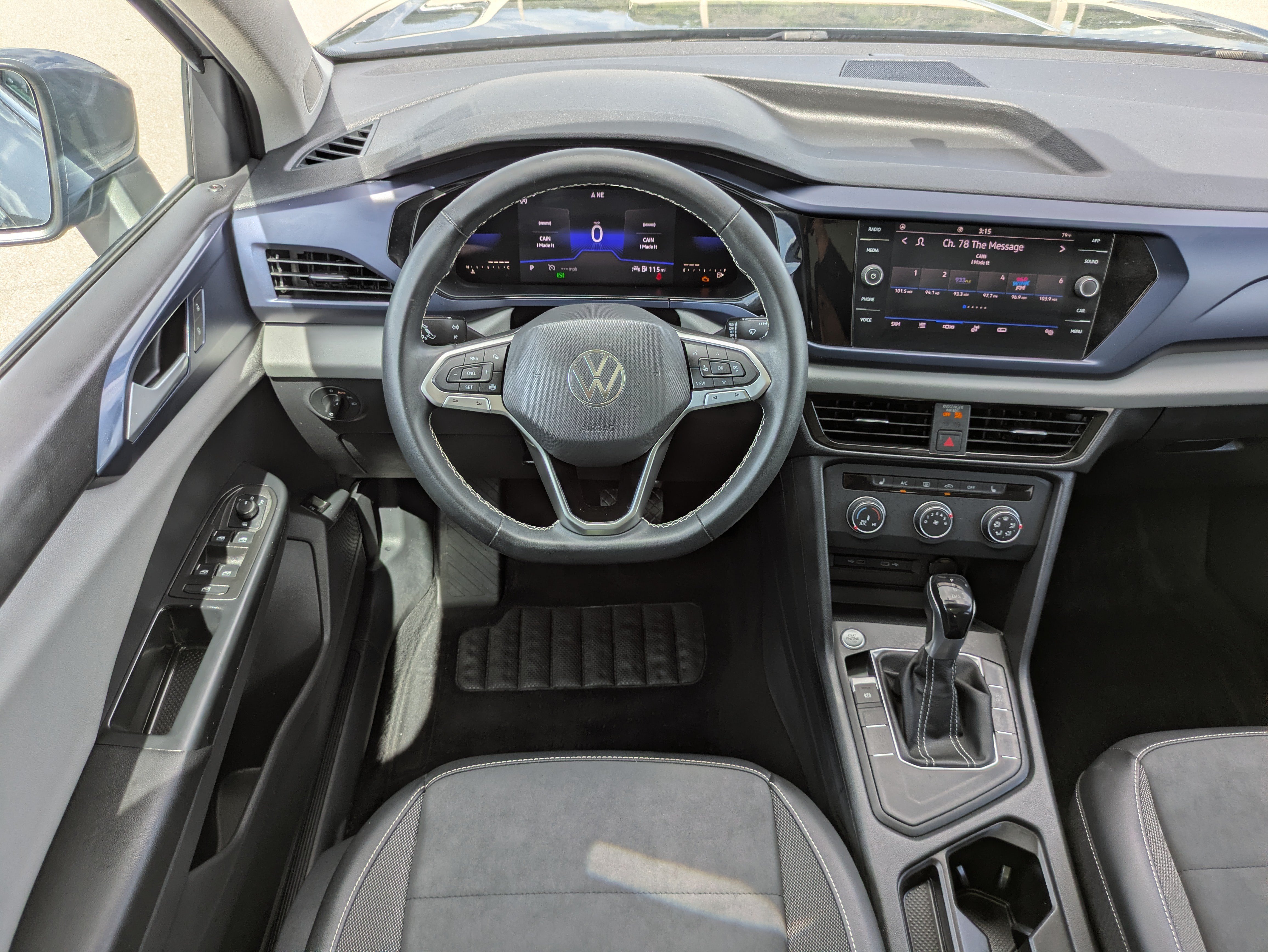 Used 2022 Volkswagen Taos SE w/ Panoramic Sunroof Package FWD image 16