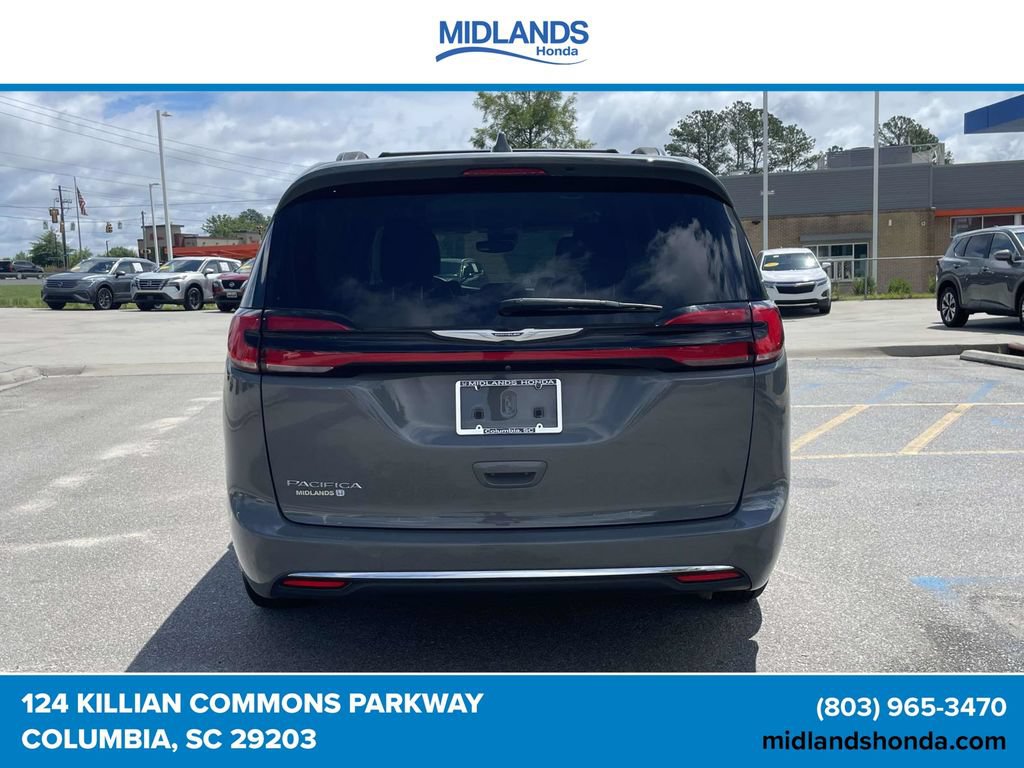 Used 2022 Chrysler Pacifica Touring-L FWD image 5