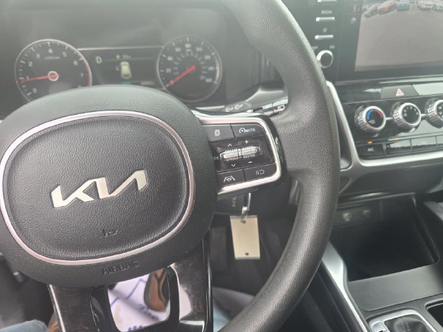 Used 2023 Kia Sorento LX FWD image 15