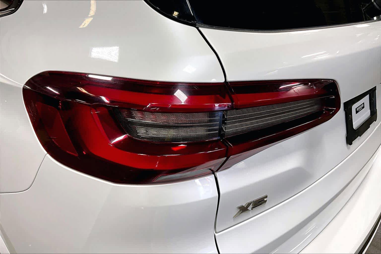 Used 2021 BMW X5 M50i w/ Premium Package image 27