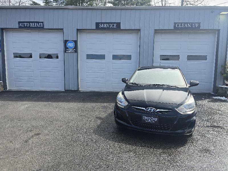 Used 2013 Hyundai Accent GS image 2