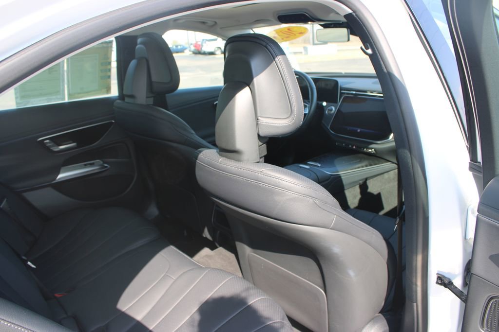 Used 2025 Mercedes-Benz E 350 Sedan image 32