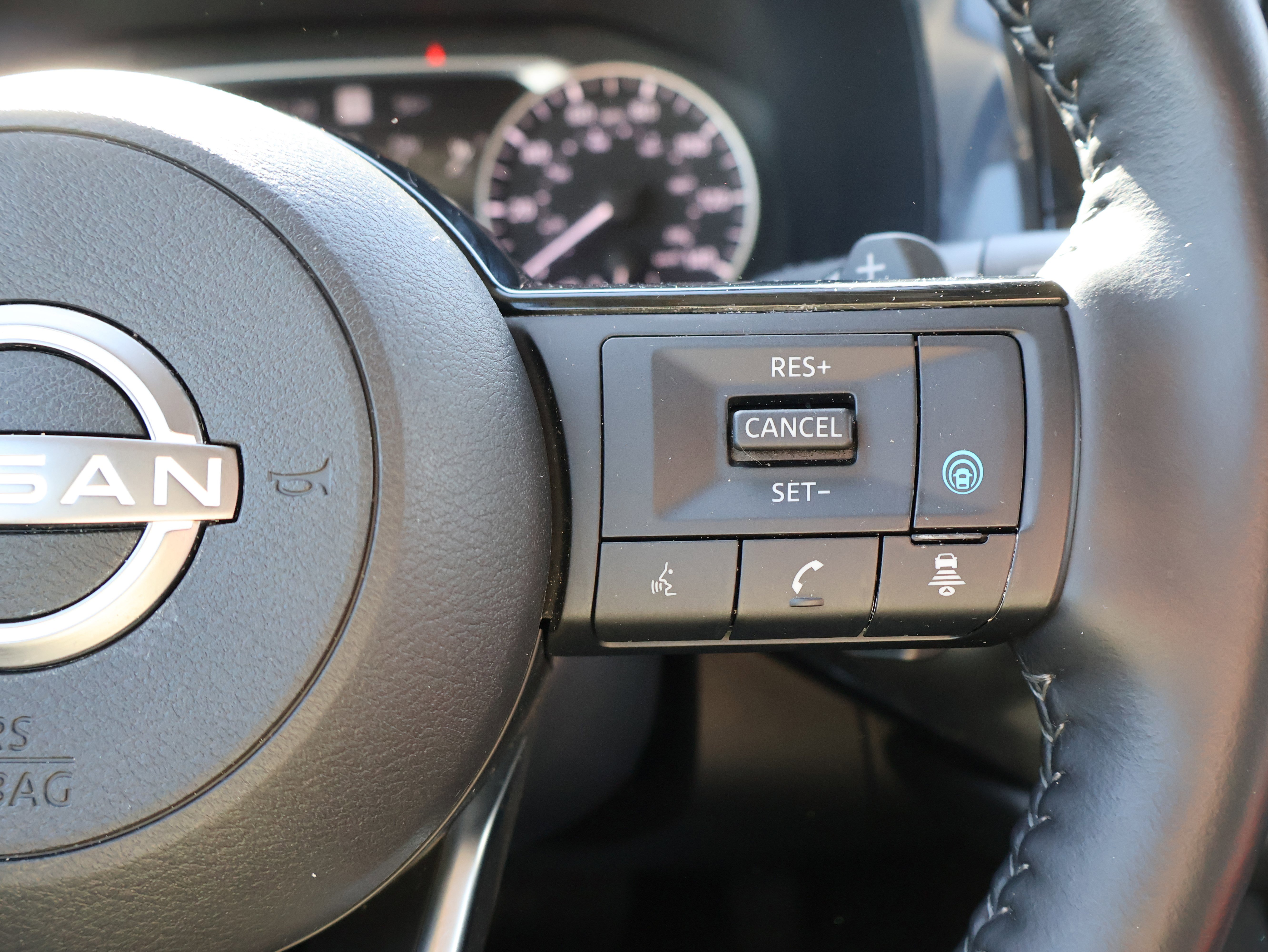 Used 2024 Nissan Pathfinder SL image 34