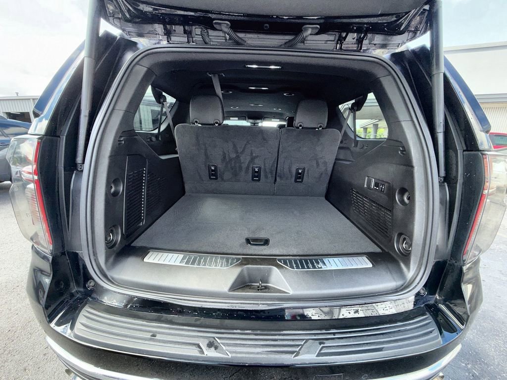 Used 2024 Chevrolet Suburban Premier AWD/4WD image 25