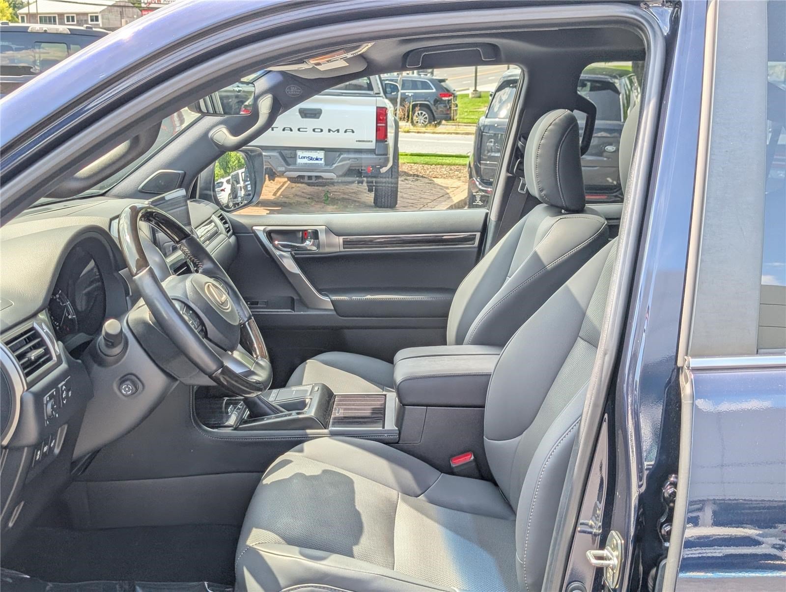 Used 2023 Lexus GX 460 Premium w/ Premium Plus Package AWD/4WD image 17