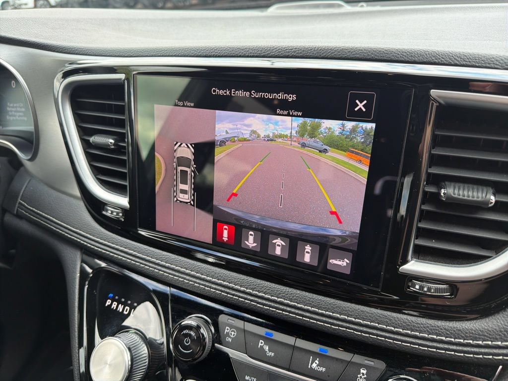 Used 2024 Chrysler Pacifica Premium FWD image 23