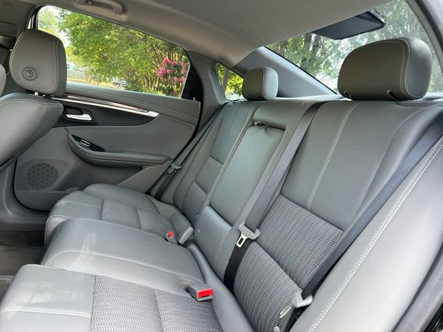 Used 2016 Chevrolet Impala LT w/ Convenience Package FWD image 17