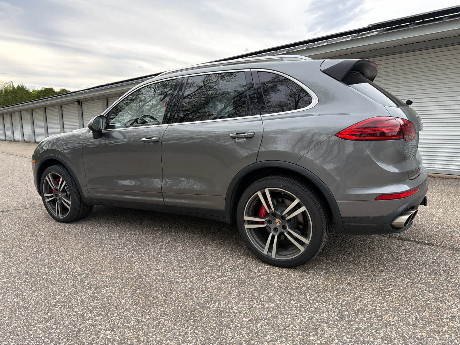 Used 2015 Porsche Cayenne Turbo AWD/4WD image 3