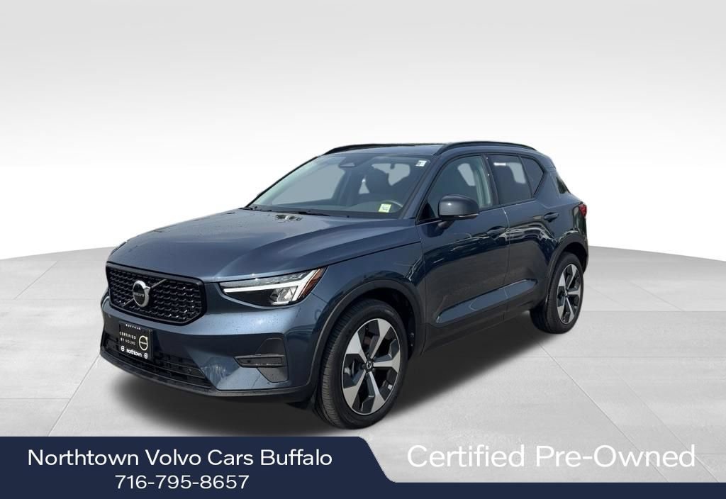 Certified 2026 Volvo XC40 B5 Core w/ Climate Package AWD/4WD image 1