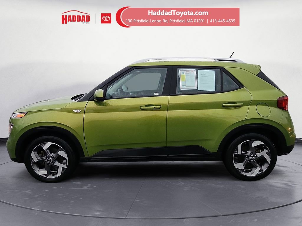 Used 2024 Hyundai Venue SEL video 2