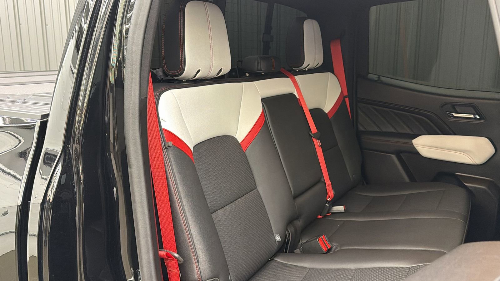 Used 2025 GMC Canyon AT4 w/ AT4X Package image 37