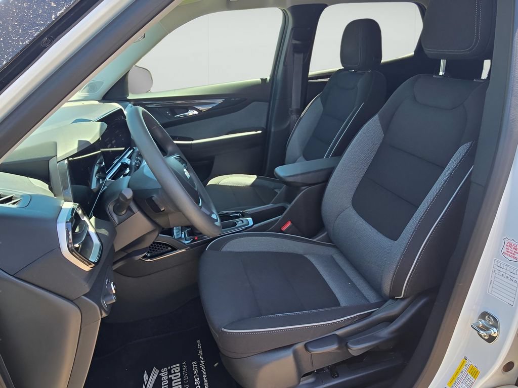 Used 2025 Chevrolet TrailBlazer LT AWD/4WD image 21