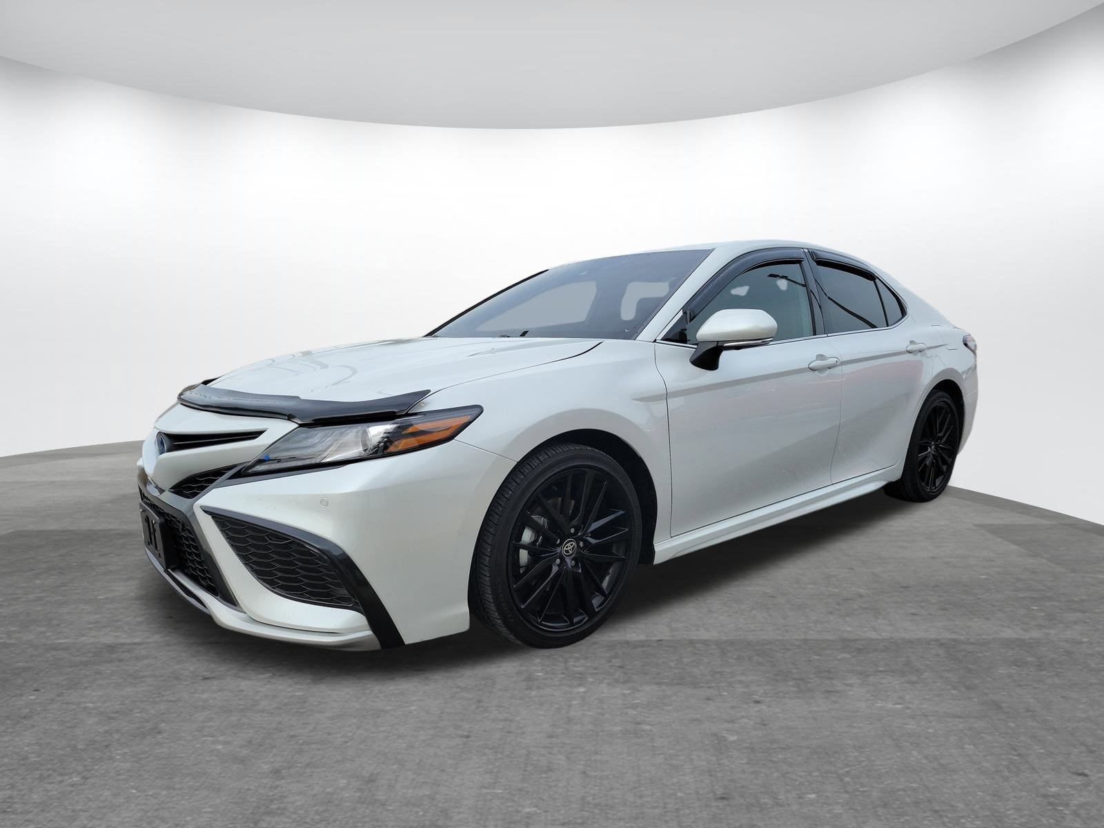 Used 2023 Toyota Camry XSE image 3