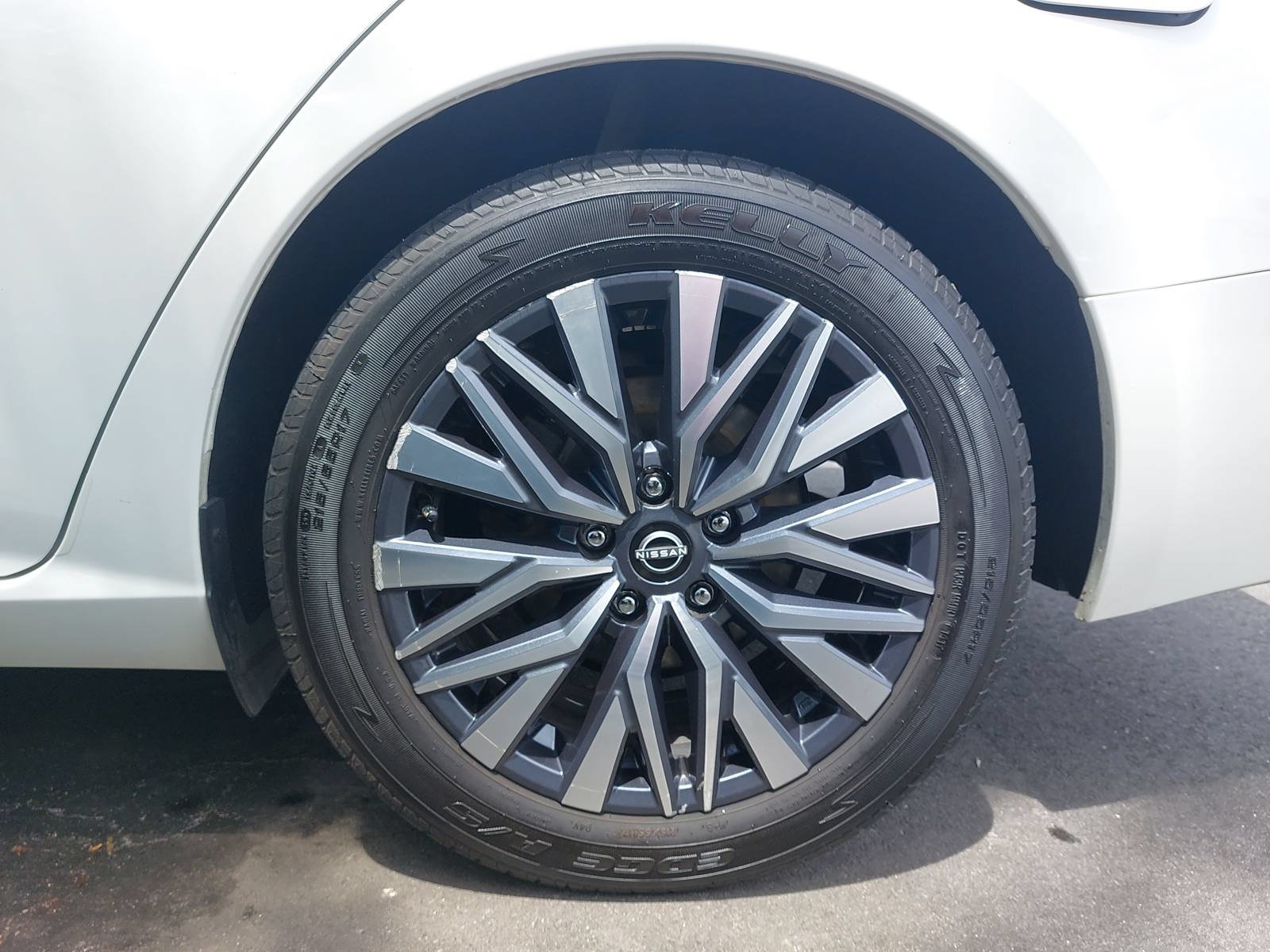 Used 2025 Nissan Altima 2.5 SV FWD image 34
