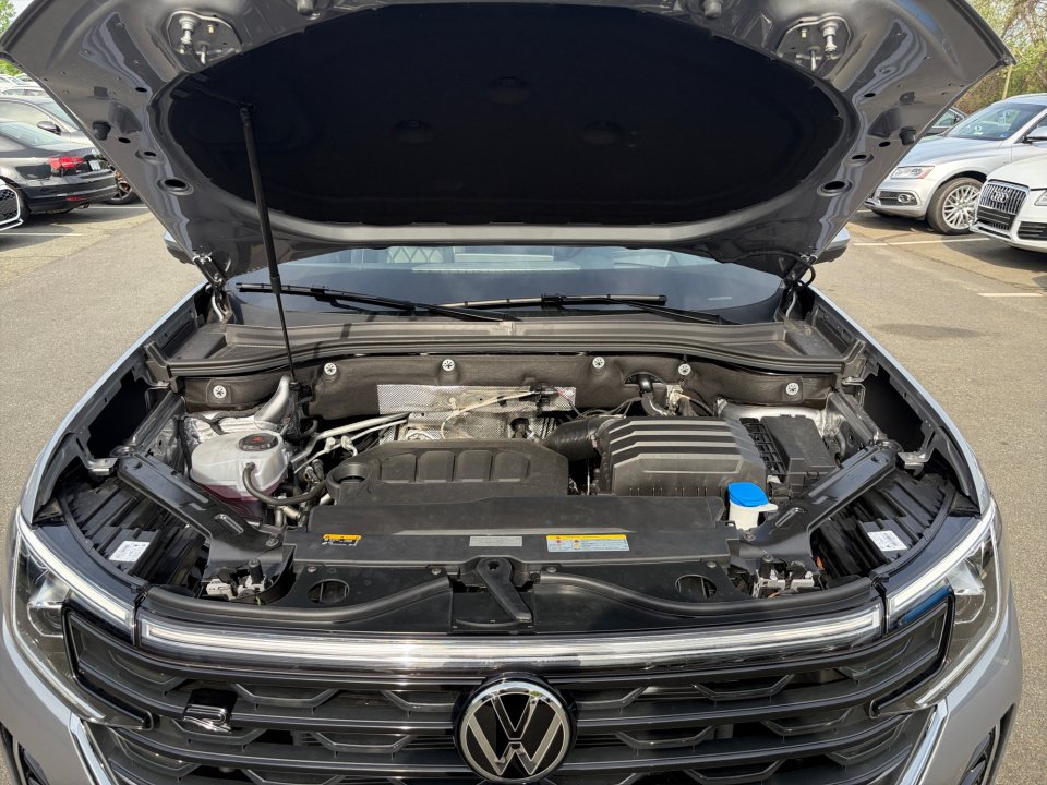 Used 2025 Volkswagen Atlas SEL Premium R-Line AWD/4WD image 16