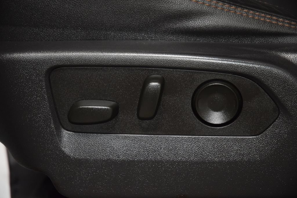 Used 2023 GMC Sierra 1500 AT4 w/ Technology Package AWD/4WD image 42