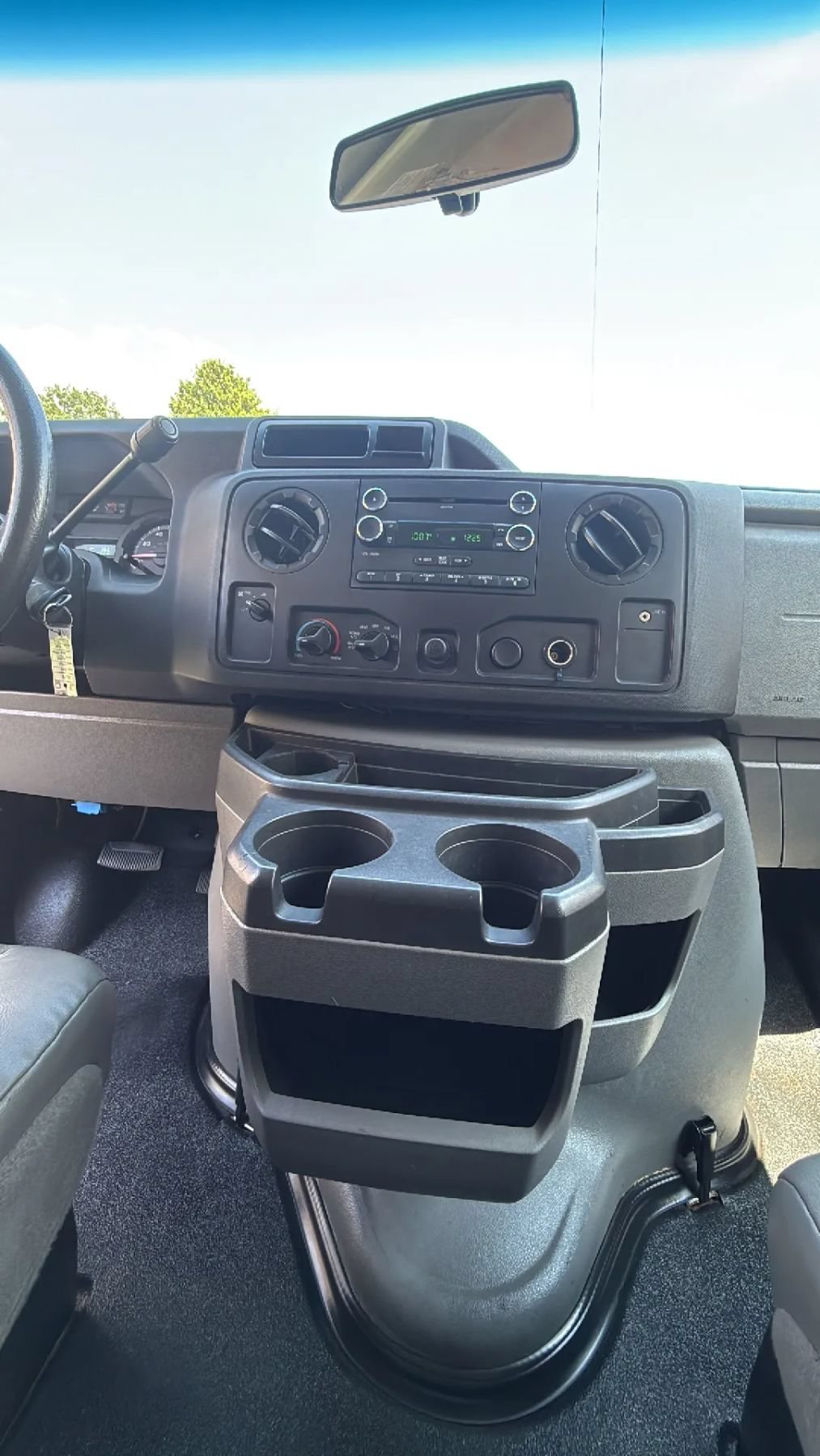 Used 2011 Ford E-450 and Econoline 450 Super Duty RWD image 30