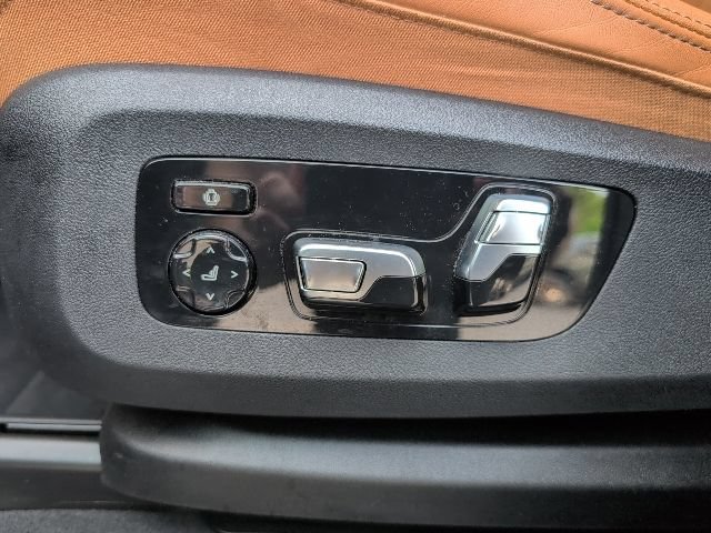 Used 2025 BMW X7 xDrive40i w/ Premium Package AWD/4WD image 13