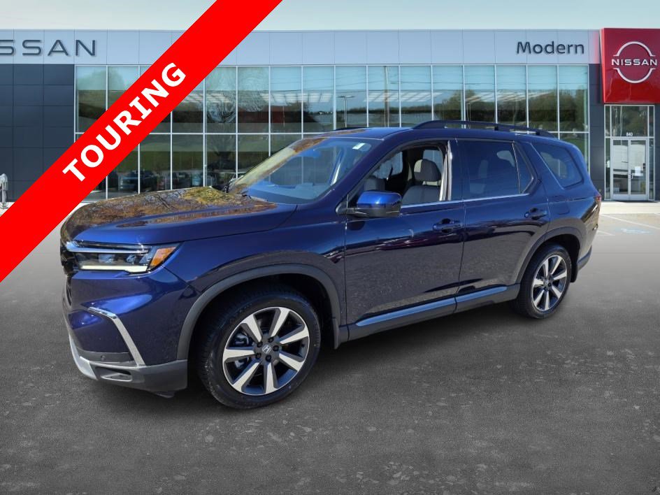 Used 2025 Honda Pilot Touring image 1