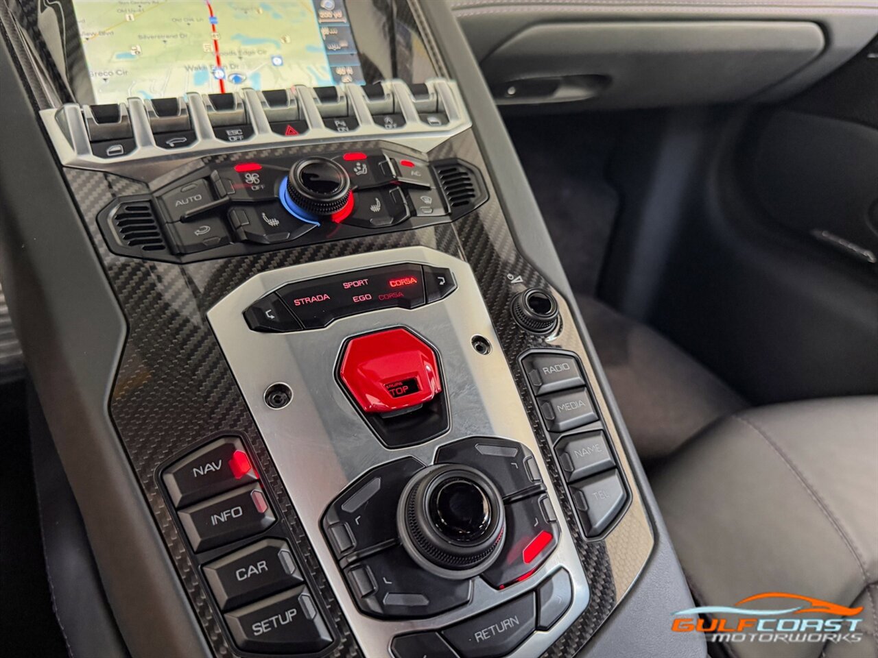 Used 2018 Lamborghini Aventador S image 23