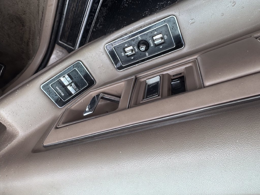 Used 1989 Cadillac Eldorado Coupe FWD image 19