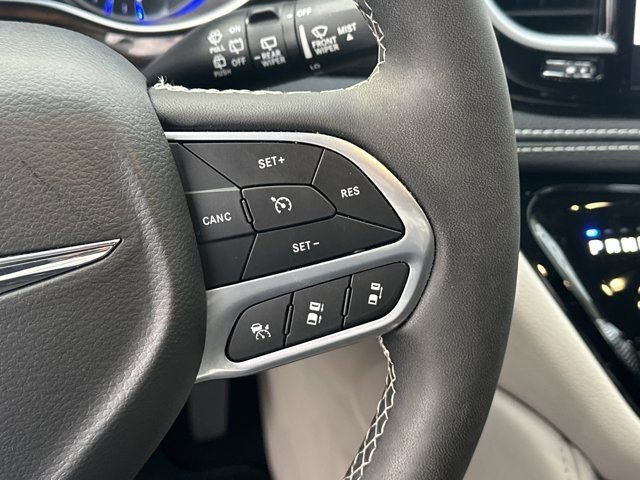 Certified 2024 Chrysler Pacifica Limited image 32