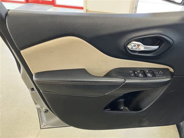 Used 2015 Jeep Cherokee Limited AWD/4WD image 9