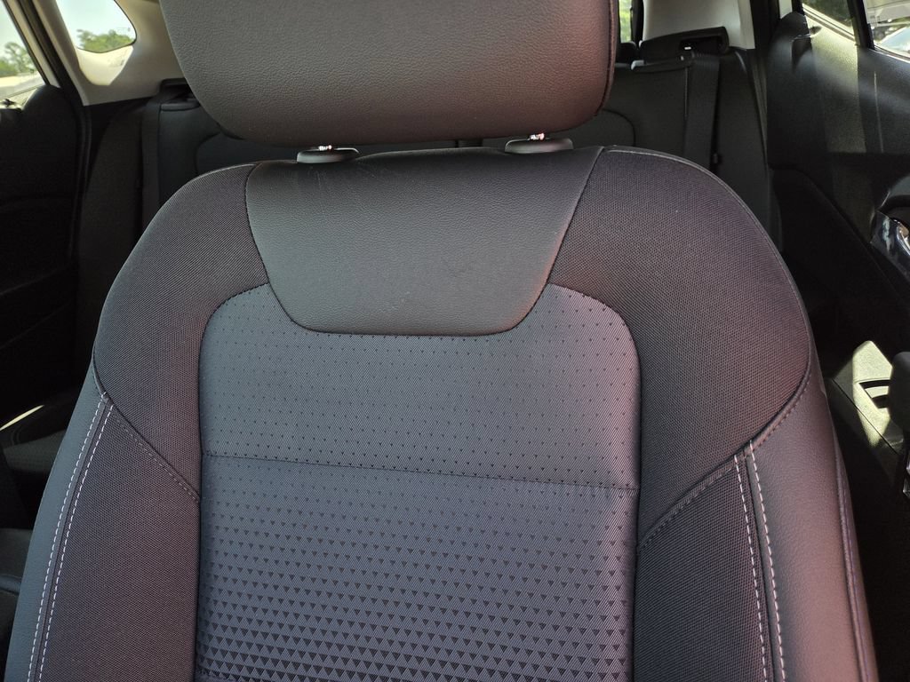 New 2026 Chevrolet Trax LT w/ LT Convenience Package FWD image 16