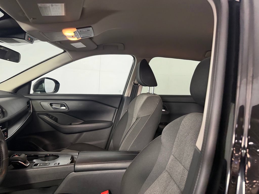 Used 2025 Nissan Rogue SV FWD image 21
