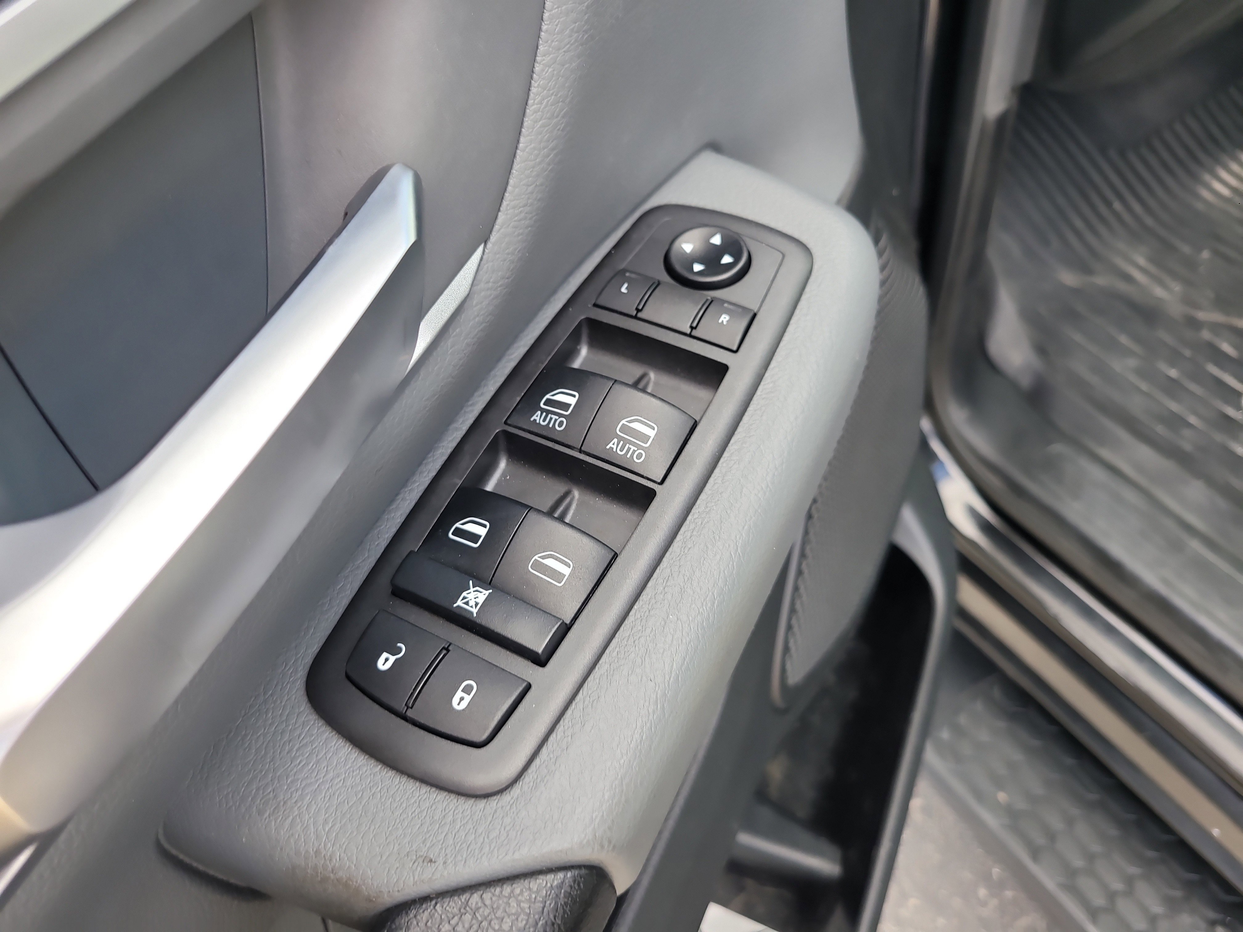 Used 2021 RAM 1500 Big Horn image 16