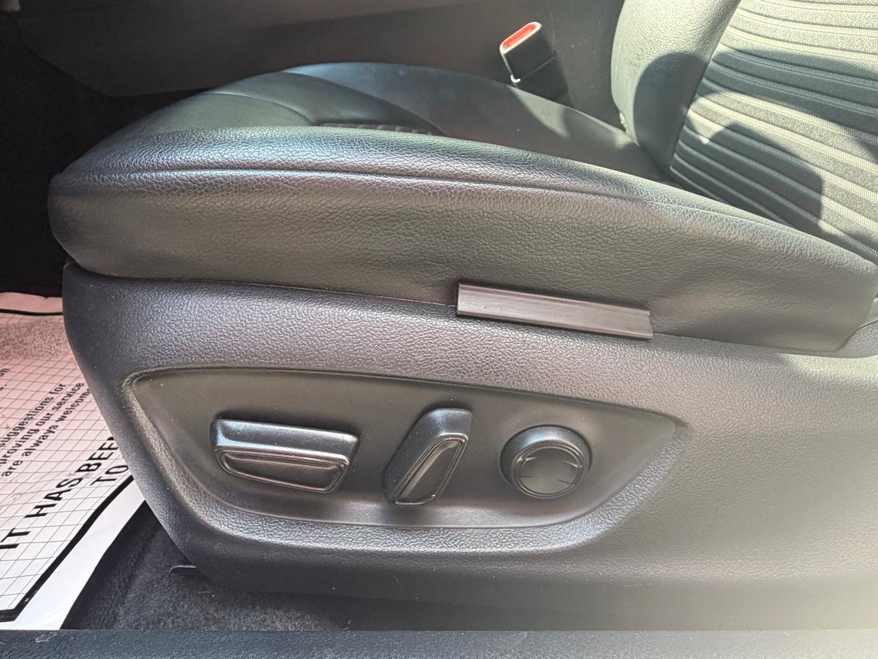 Used 2020 Toyota Camry SE FWD image 16