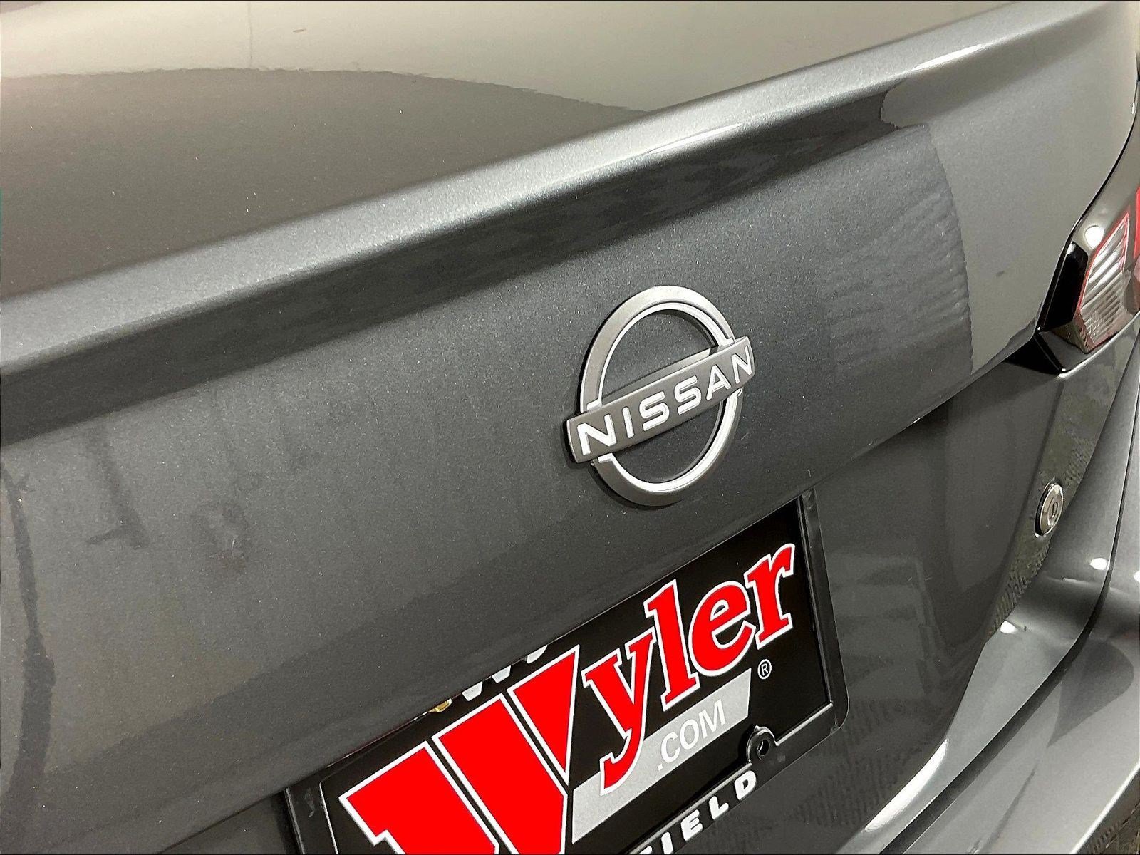 Used 2025 Nissan Versa S w/ Trunk Package FWD image 24