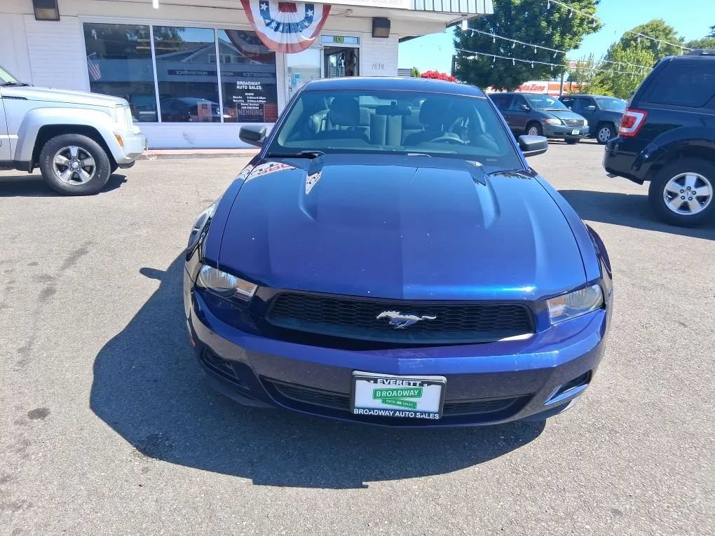 Used 2010 Ford Mustang Premium RWD image 2