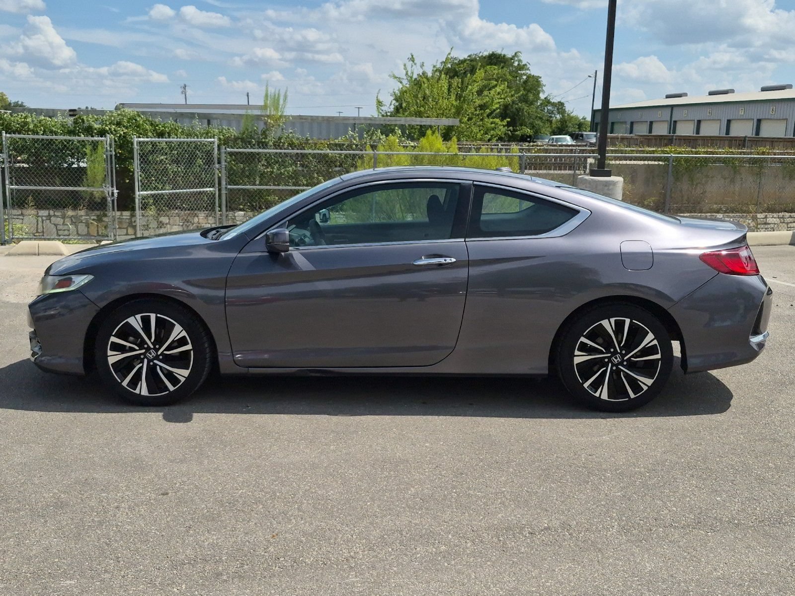 Used 2017 Honda Accord EX image 2