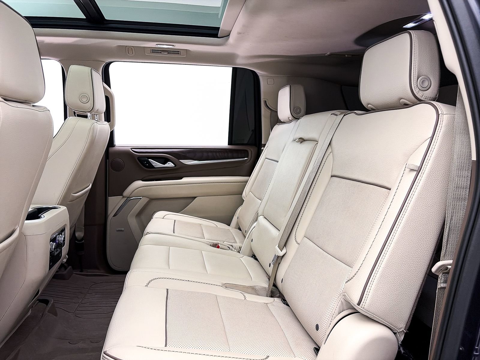 Used 2023 GMC Yukon XL Denali AWD/4WD image 41