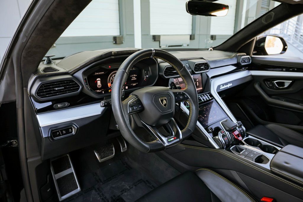 Used 2019 Lamborghini Urus image 17