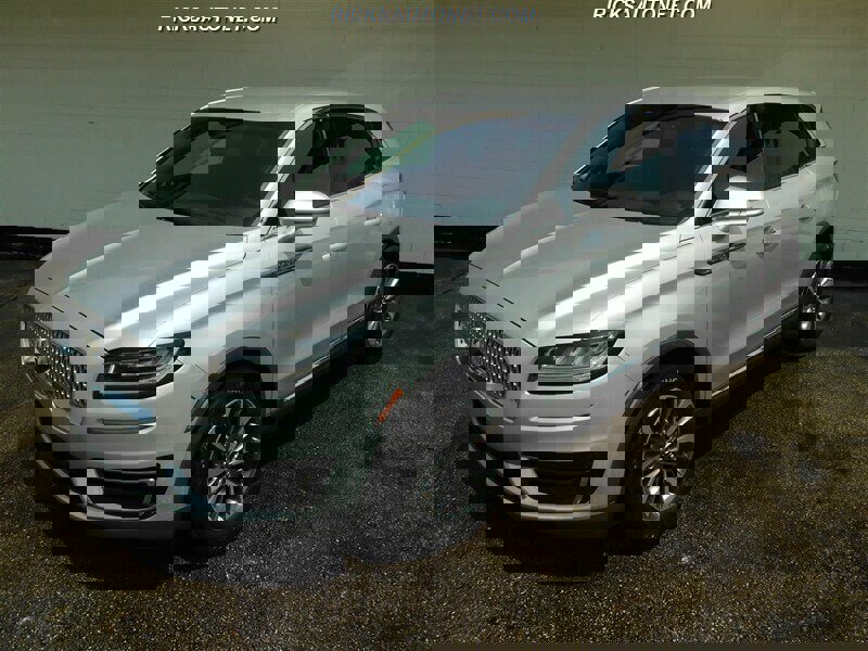 Used 2019 Lincoln Nautilus Select image 2