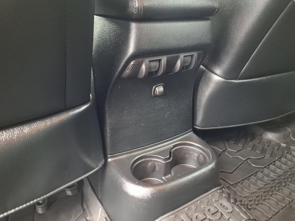 Used 2017 Jeep Wrangler Unlimited Sahara image 21
