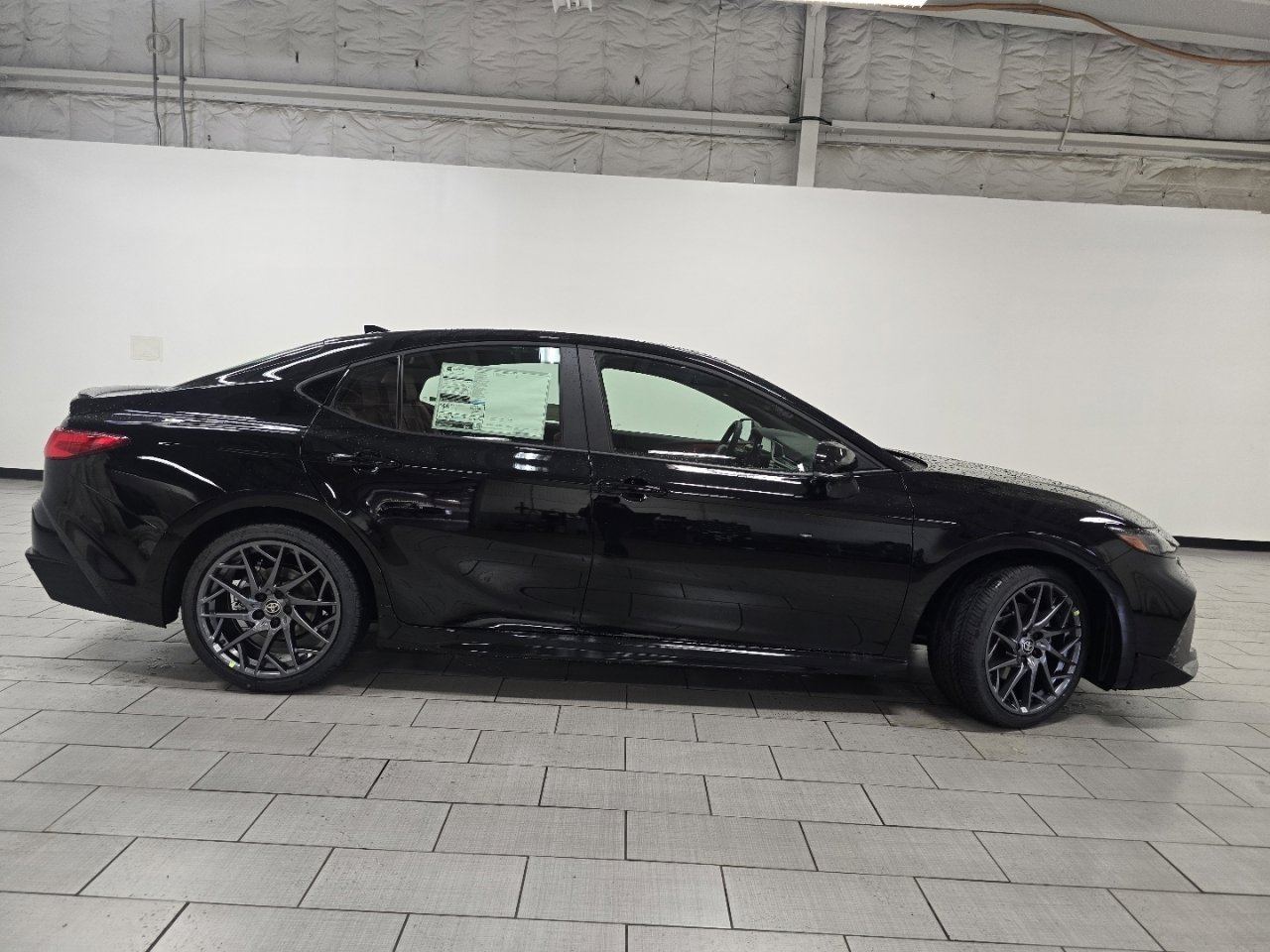 New 2026 Toyota Camry Hybrid FWD image 18