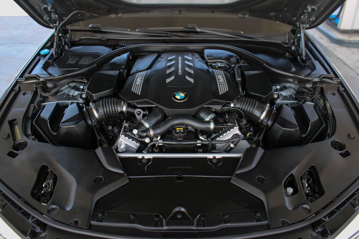 Used 2020 BMW M550i xDrive w/ Executive Package AWD/4WD image 12