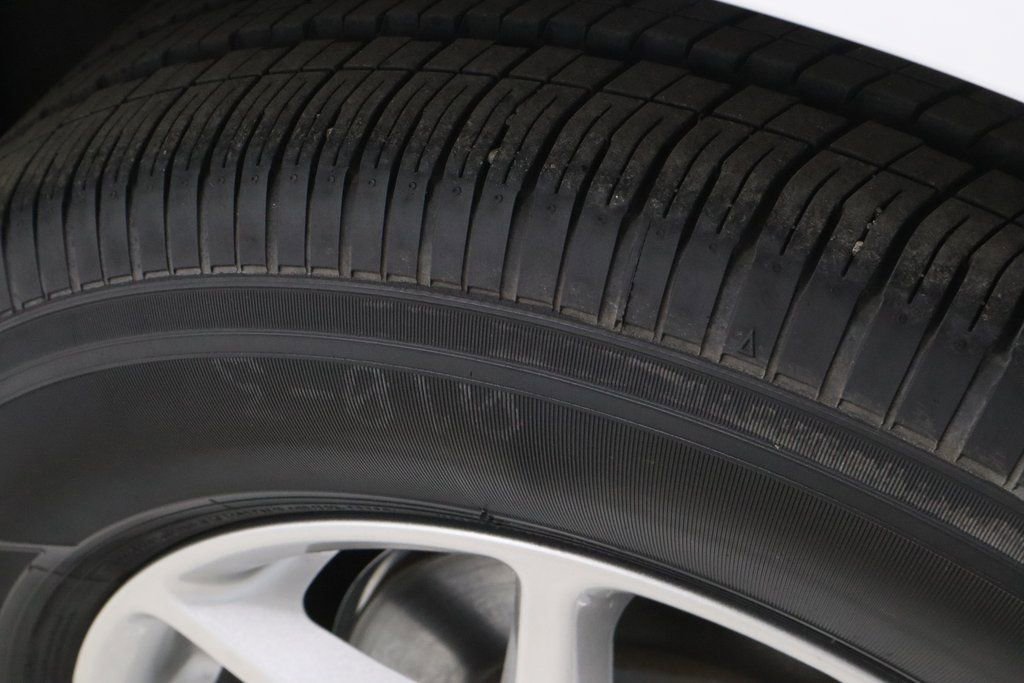 Used 2024 Chrysler Pacifica Touring-L image 19