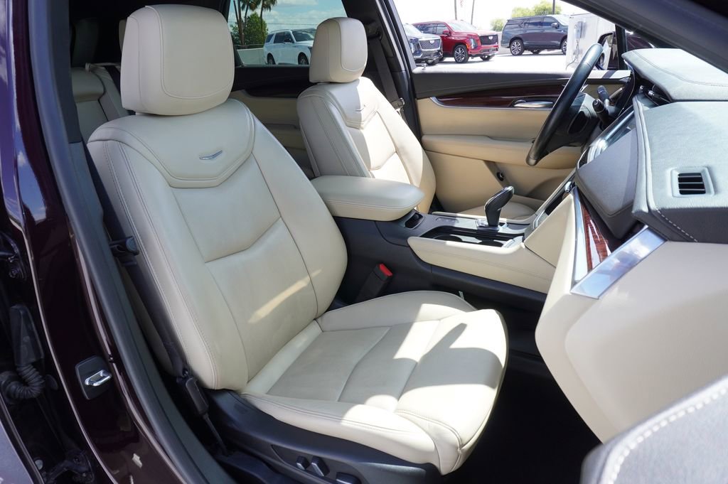 Used 2017 Cadillac XT5 Luxury w/ Driver Awareness Package image 12