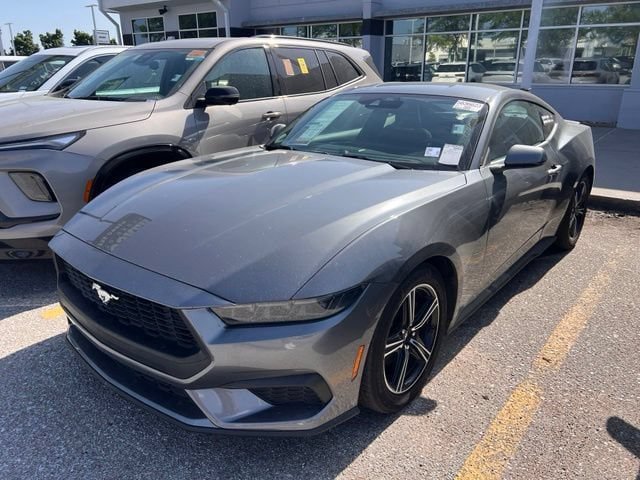 Used 2025 Ford Mustang Premium RWD image 3
