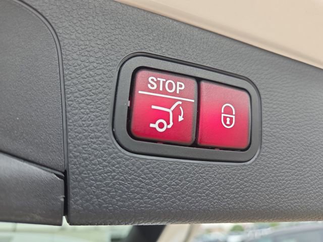 Used 2020 Mercedes-Benz GLC 300 4MATIC image 17