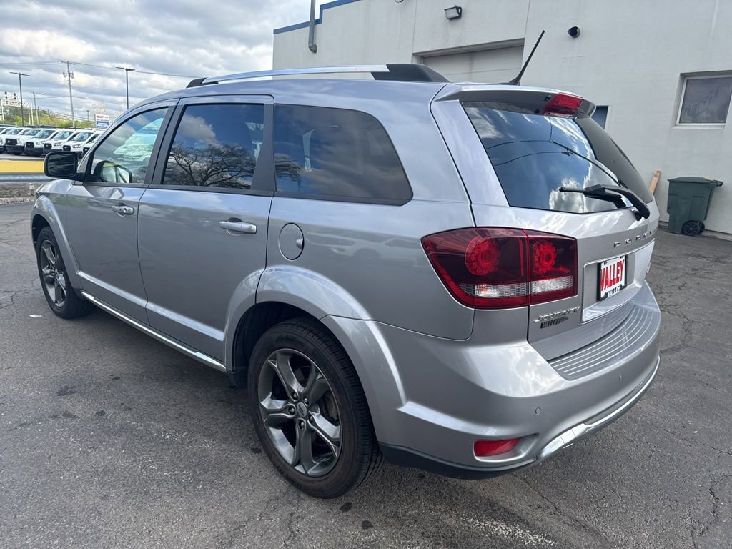 Used 2018 Dodge Journey Crossroad w/ Nav & Sun Group FWD image 11