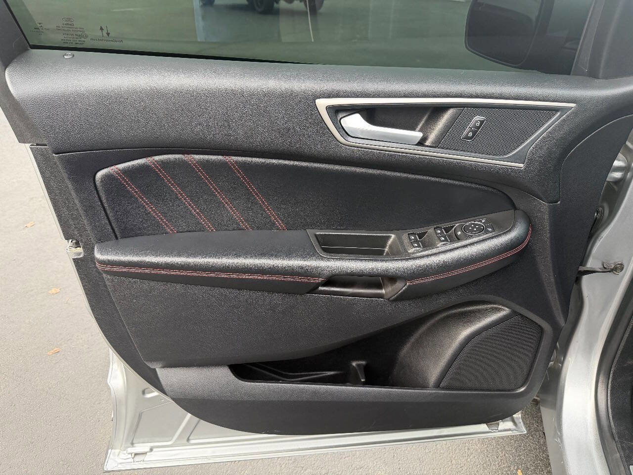 Used 2021 Ford Edge ST-Line w/ Class II Trailer Tow Package image 8