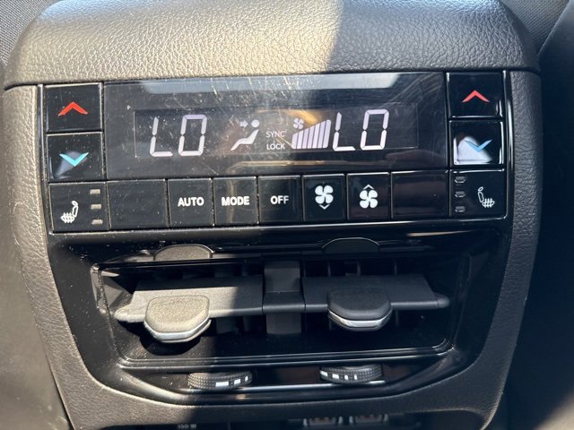 Used 2022 Jeep Grand Cherokee Overland w/ Luxury Tech Group IV image 18