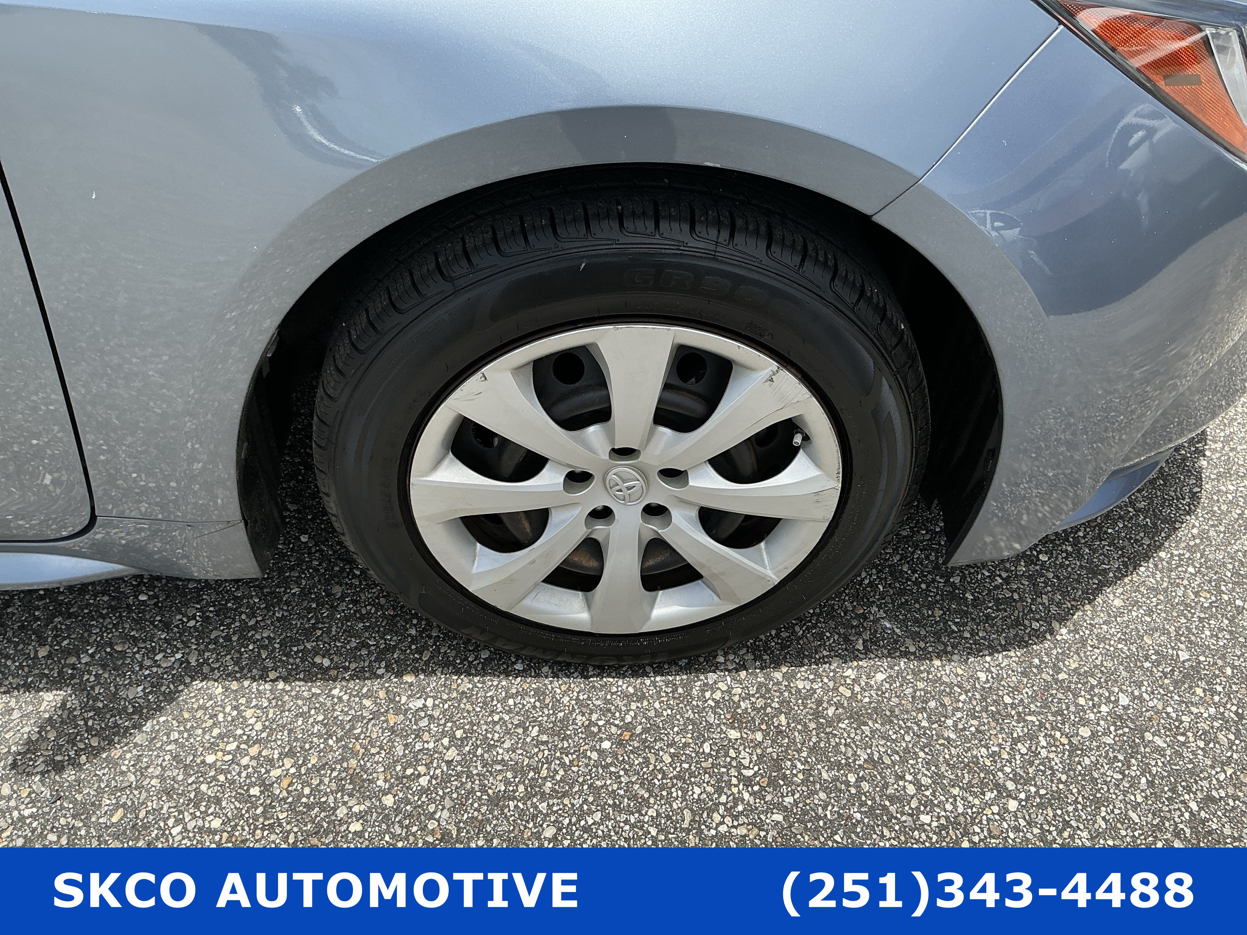 Used 2021 Toyota Corolla LE FWD image 9