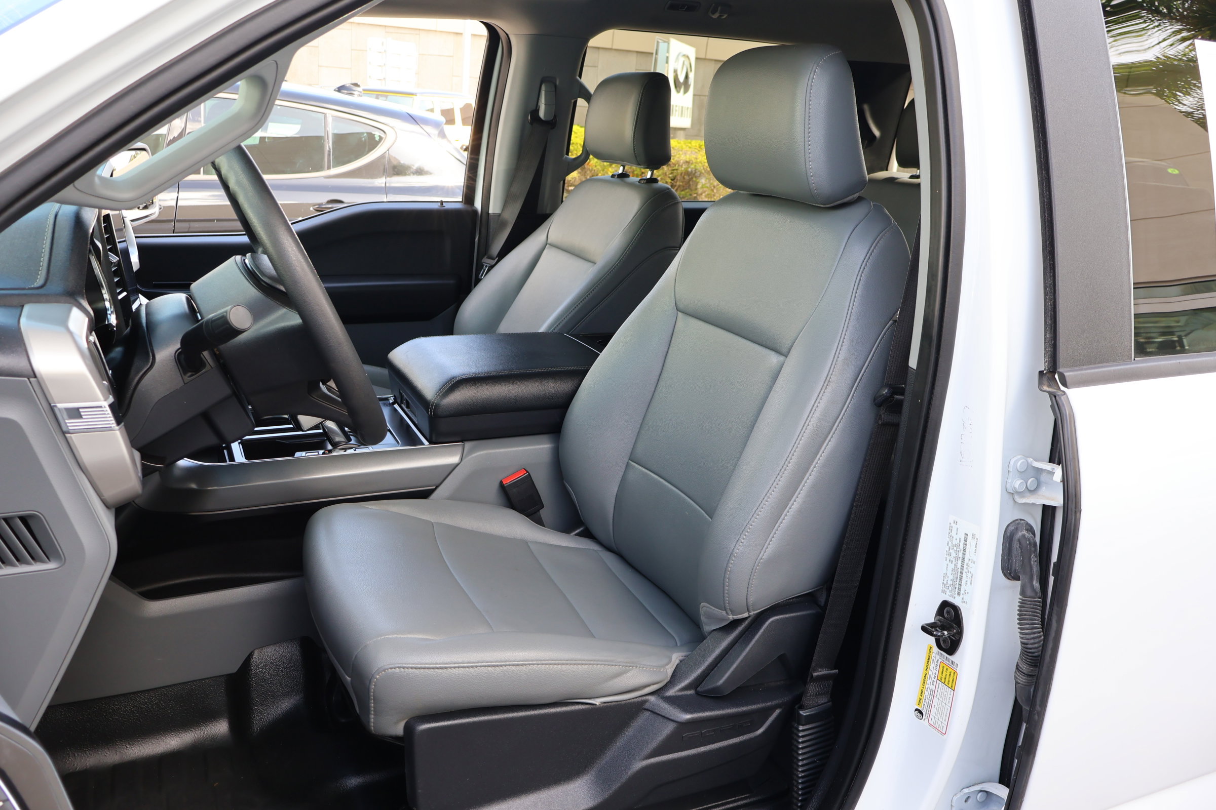 Used 2022 Ford F150 Lightning Pro image 2